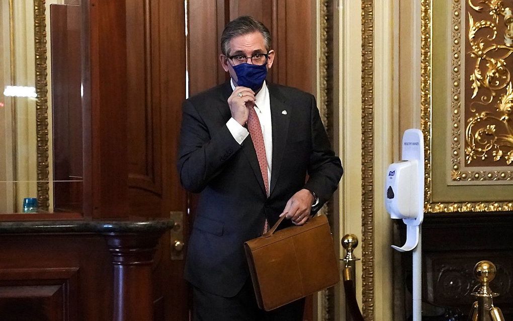 Michael van der Veen, een Amerikaan met Nederlandse roots en advocaat voor Trump, arriveert bij de Senaat in Washington. beeld EPA, Greg Nash