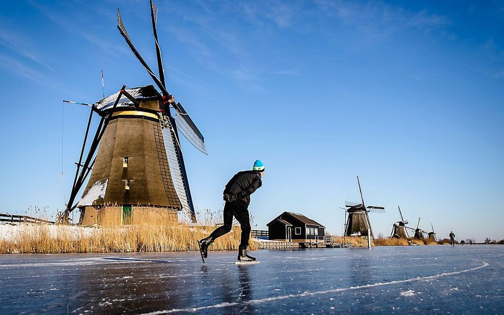 Schaatsers bij Kinderdijk. beeld ANP, Sem van der Wal