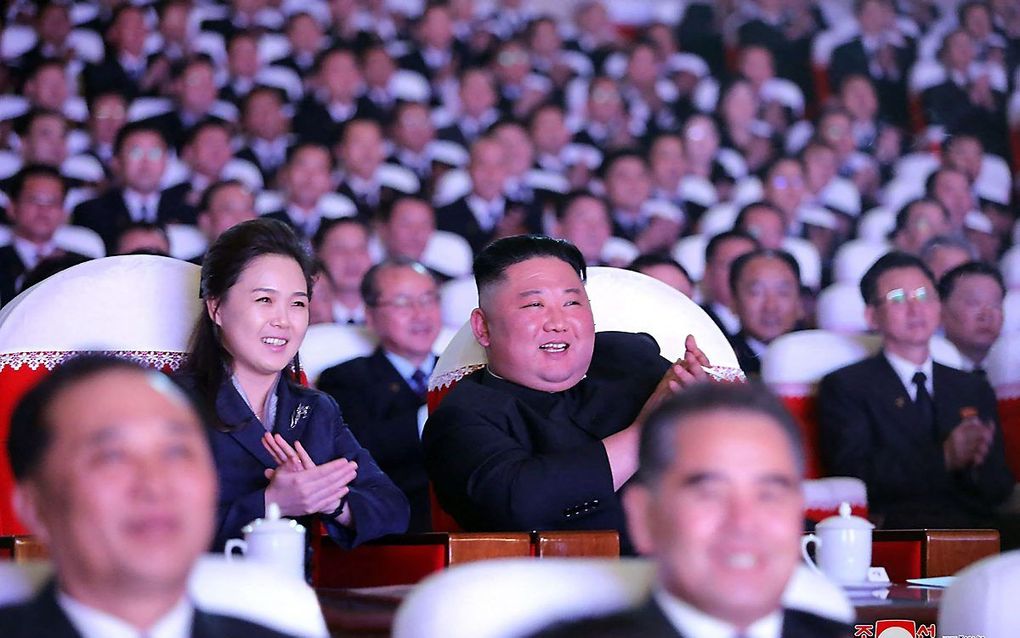 De Noord-Koreaanse leider Kim Jong-un en zijn vrouw Ri Sol Ju. beeld AFP