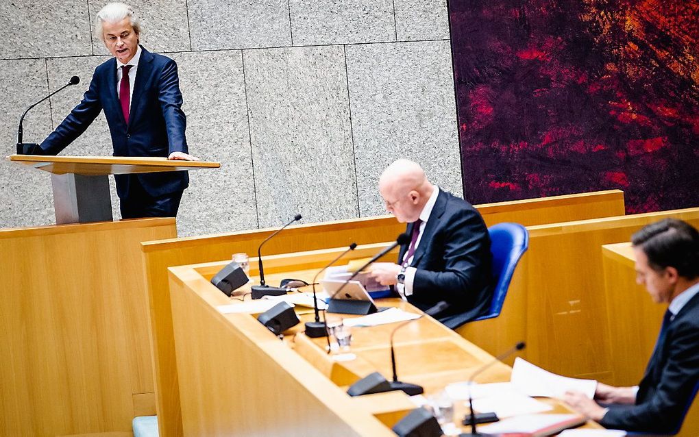 Geert Wilders (PVV), Ferdinand Grapperhaus, demissionair minister van Justitie en Veiligheid, en demissionair premier Mark Rutte tijdens het debat in de Tweede Kamer over de nieuwe spoedwet over de avondklok. beeld ANP, SEM VAN DER WAL