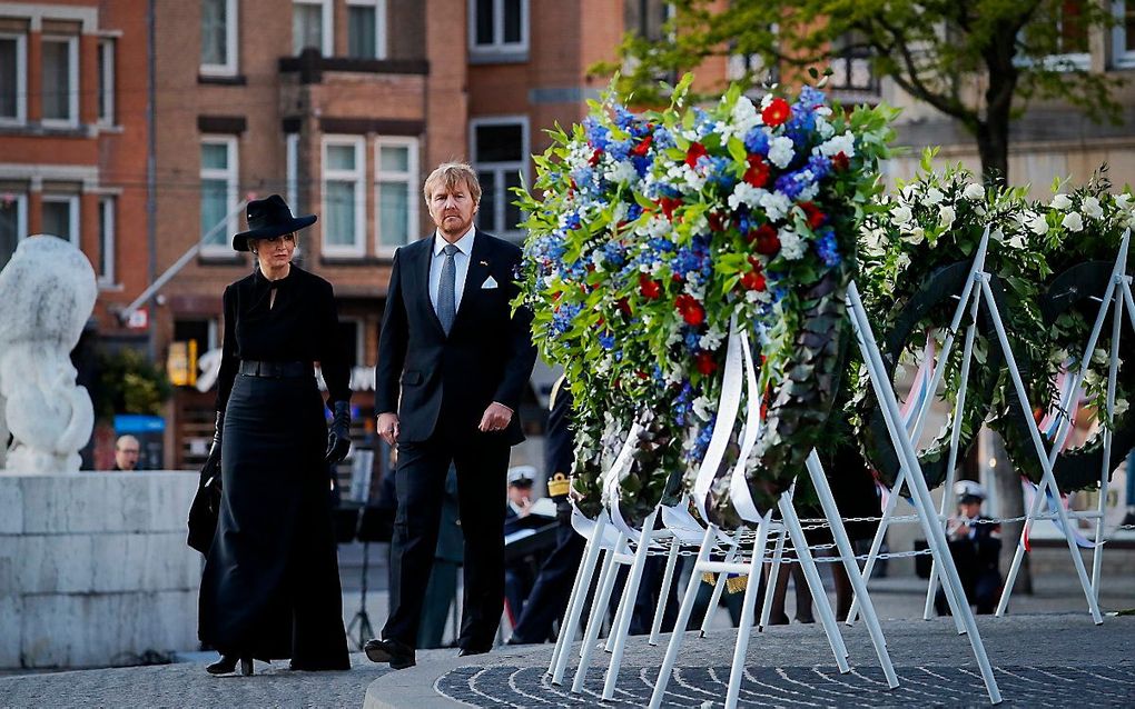 De Dodenherdenking op de Dam in Amsterdam, 4 mei 2020. Bij de 75e herdenking van het einde van de Tweede Wereldoorlog sprak koning Willem-Alexander op een vanwege corona vrijwel lege Dam. Het was voor het eerst dat het staatshoofd sprak tijdens de Nationale Herdenking. beeld ANP, Remko de Waal