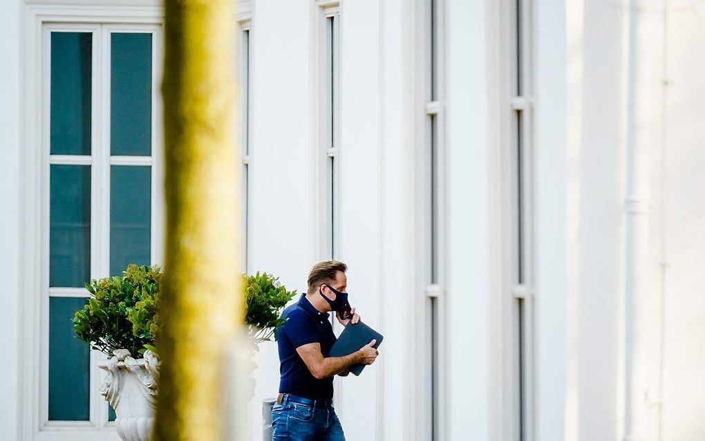 Demissionair minister Hugo de Jonge (Volksgezondheid) arriveert bij het Catshuis. beeld ANP, Marco de Swart