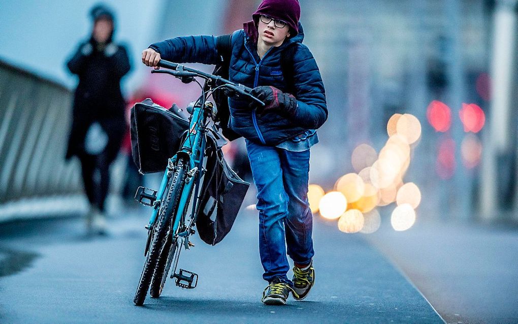 Een kind is gebaat bij een gezonde dosis tegenwind. beeld ANP, Robin Utrecht