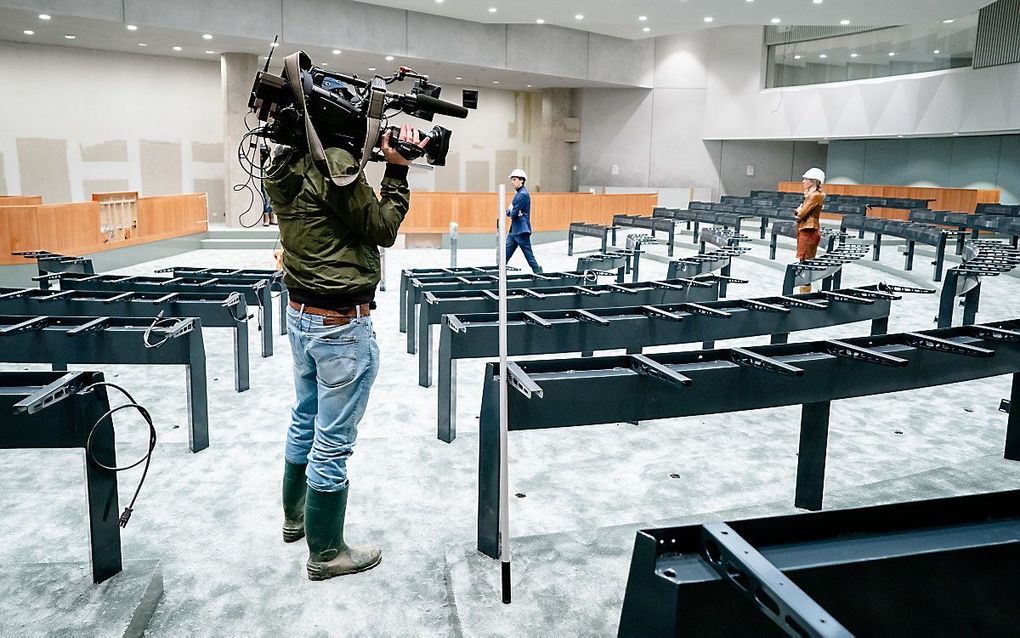 De nieuwe plenaire zaal in het voormalige ministerie van Buitenlandse Zaken, waar tijdelijk de Tweede Kamer wordt ingericht. beeld ANP, Bart Maat