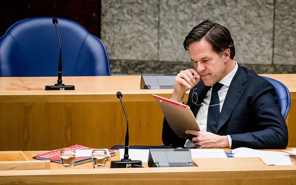 Demissionair premier Mark Rutte tijdens een debat in de Tweede Kamer over de ontwikkelingen rondom het coronavirus. beeld ANP, Bart Maat