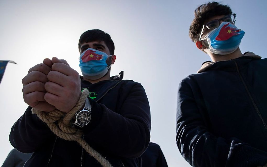 Oeigoeren protesteren in Istanbul. beeld EPA, Tolga Bozoglu