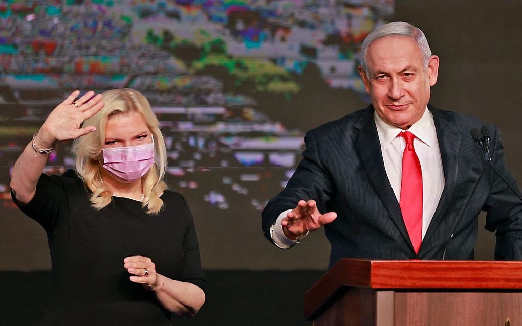 De Likudpartij van de zittende premier Benjamin Netanyahu (r.) won dinsdag de Israëlische verkiezingen. beeld AFP