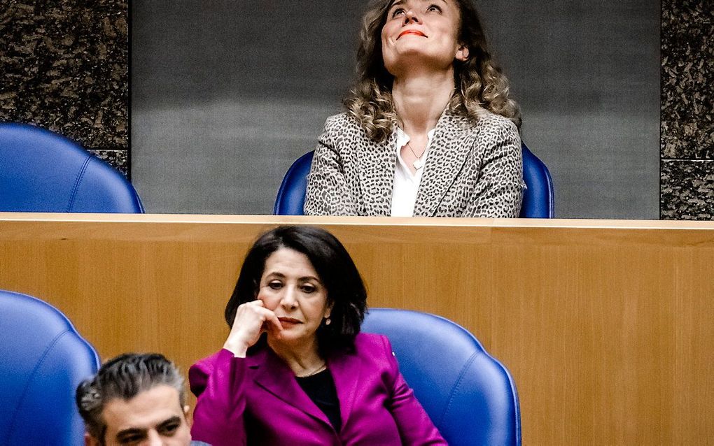 De nieuwe Kamervoorzitter, D66'er Vera Bergkamp. Voor haar PvdA'er Khadija Arib, die het tegen Bergkamp moest afleggen bij de voorzittersverkiezing. beeld ANP, Remko de Waal