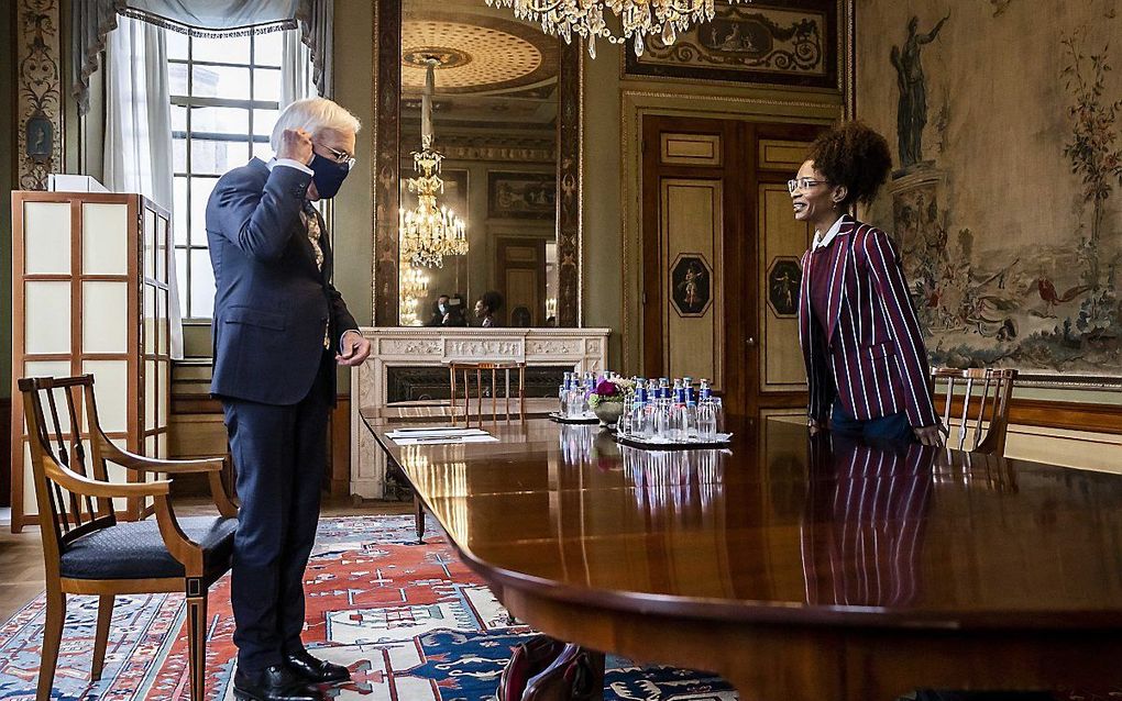 Sylvana Simons van de eenmansfractie BIJ1 is donderdagochtend als eerste fractievoorzitter in gesprek gegaan met de nieuwe informateur Herman Tjeenk Willink. beeld ANP, Remko de Waal