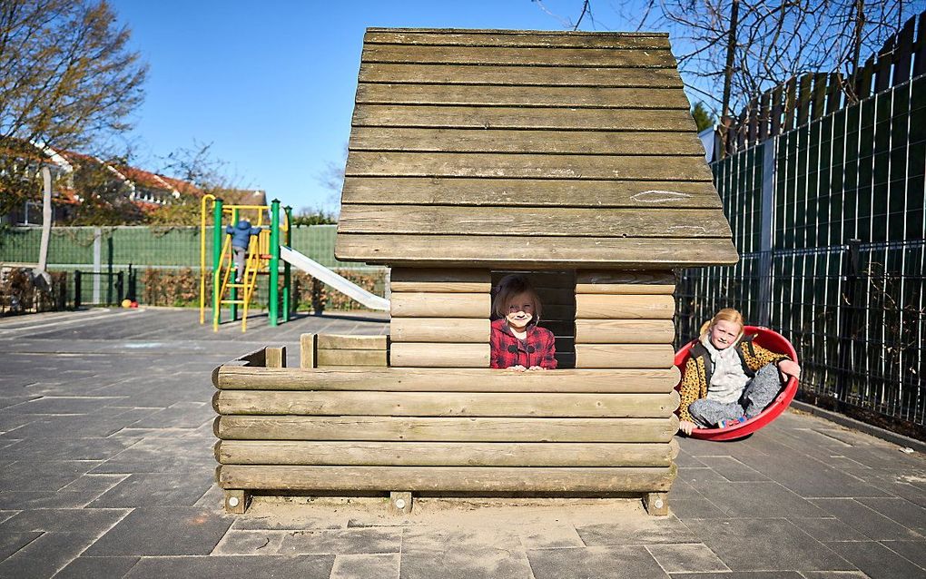 Kinderen van ouders met een cruciaal beroep in de buitenschoolse opvang De Brink. De BSO gaat weer helemaal open. beeld ANP, PHIL NIJHUIS