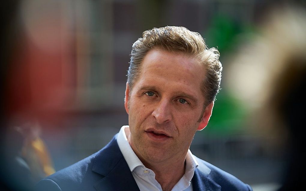 Demissionair Minister Hugo de Jonge van Volksgezondheid, Welzijn en Sport (CDA) komt aan op het Binnenhof voor een corona-overleg voorafgaand aan de wekelijkse ministerraad. De ministerraad zelf vindt wederom digitaal plaats. beeld ANP, Phil Nijhuis