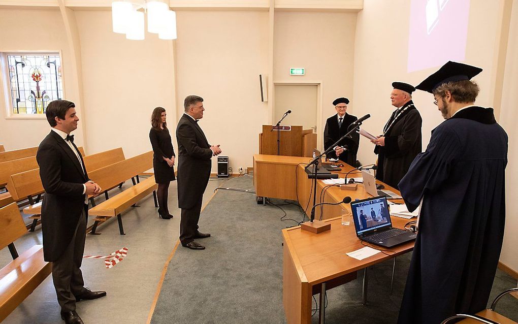 Ds. G. J. Baan promoveerde donderdagmorgen aan de Theologische Universiteit Apeldoorn op een studie naar de vroegste paascantates van Bach. beeld RD, Anton Dommerholt