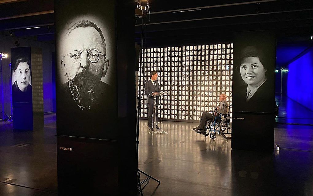 Oud-gevangene Van Houwelingen en premier Rutte. beeld Kamp Amersfoort