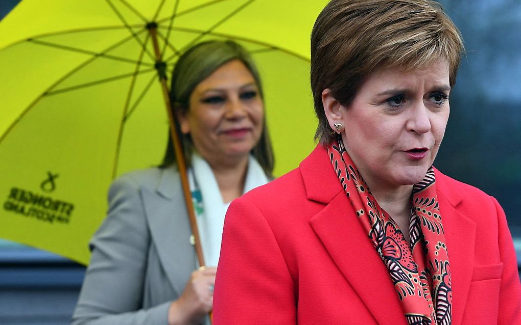 Nicola Sturgeon (r). beeld AFP