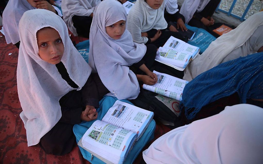 Afghaanse meisjes op school. beeld EPA , GHULAMULLAH HABIBI