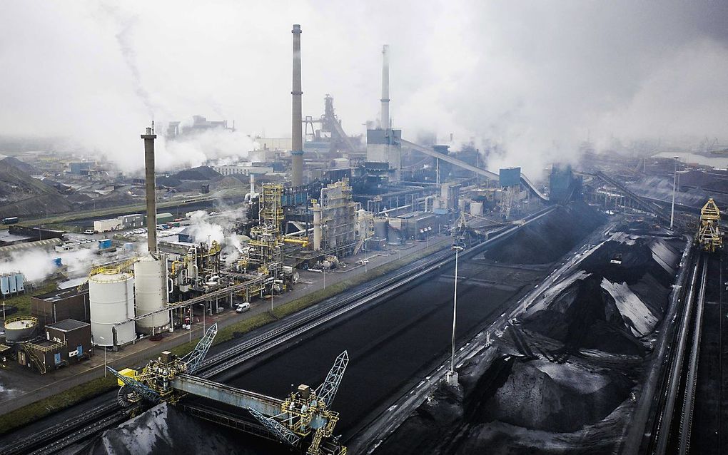 Tata Steel, inclusief hoogovens in IJmuiden. beeld EPA, Sem van der Wal