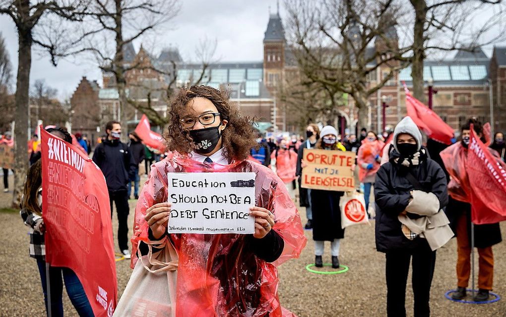 Studenten demonstreren tegen het leenstelsel. beeld ANP, Koen van Weel