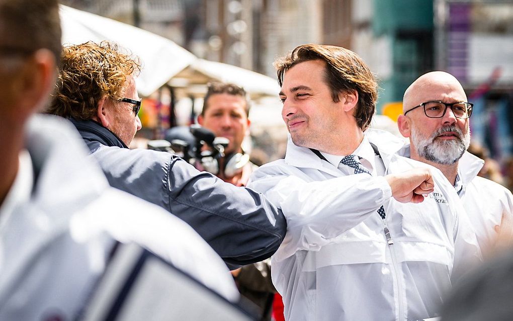 FVD-voorman Thierry Baudet met rechtsachter hem het onlangs afgesplitste Statenlid Willem Rutjens. beeld ANP, Rob Engelaar