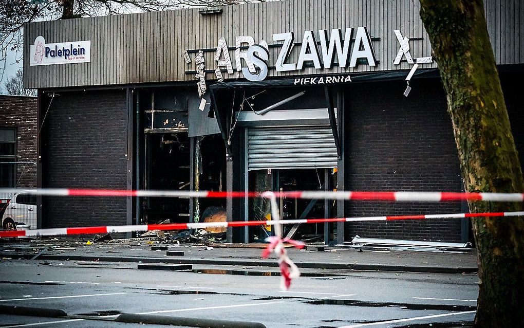 Schade nadat er een explosief is afgegaan bij een Poolse supermarkt in Tilburg. beeld ANP ROB ENGELAAR