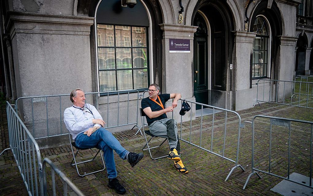 Journalisten wachten voor de ingang van de Stadhouderskamer. Voor het onderzoek door Hamer naar welke partijen samen een nieuwe coalitie kunnen vormen, is volgens ingewijden meer tijd nodig. beeld ANP BART MAAT