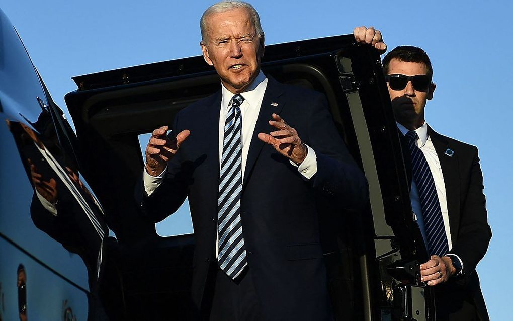 De Amerikaanse president Joe Biden is woensdagavond aangekomen in het Verenigd Koninkrijk. beeld AFP, Brendan Smialowski