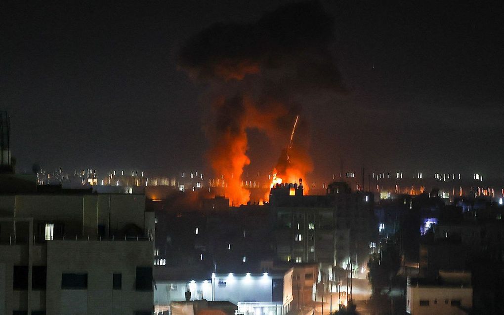 Explosies in Gaza. beeld AFP, Mahmud Hams