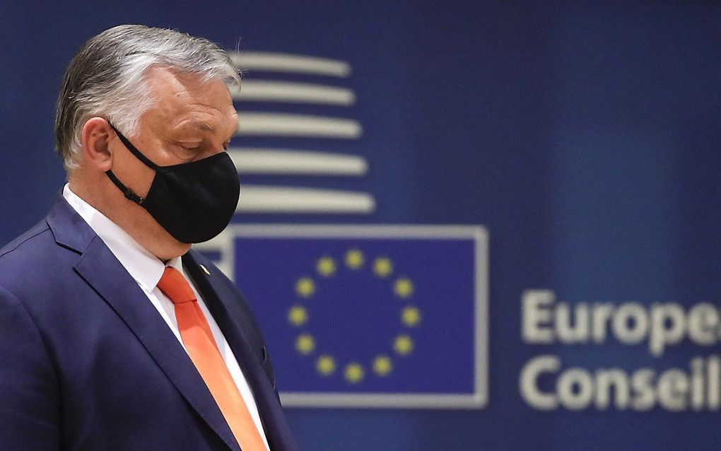 Orban tijdens de EU-top in Brussel. beeld AFP, Olivier HOSLET