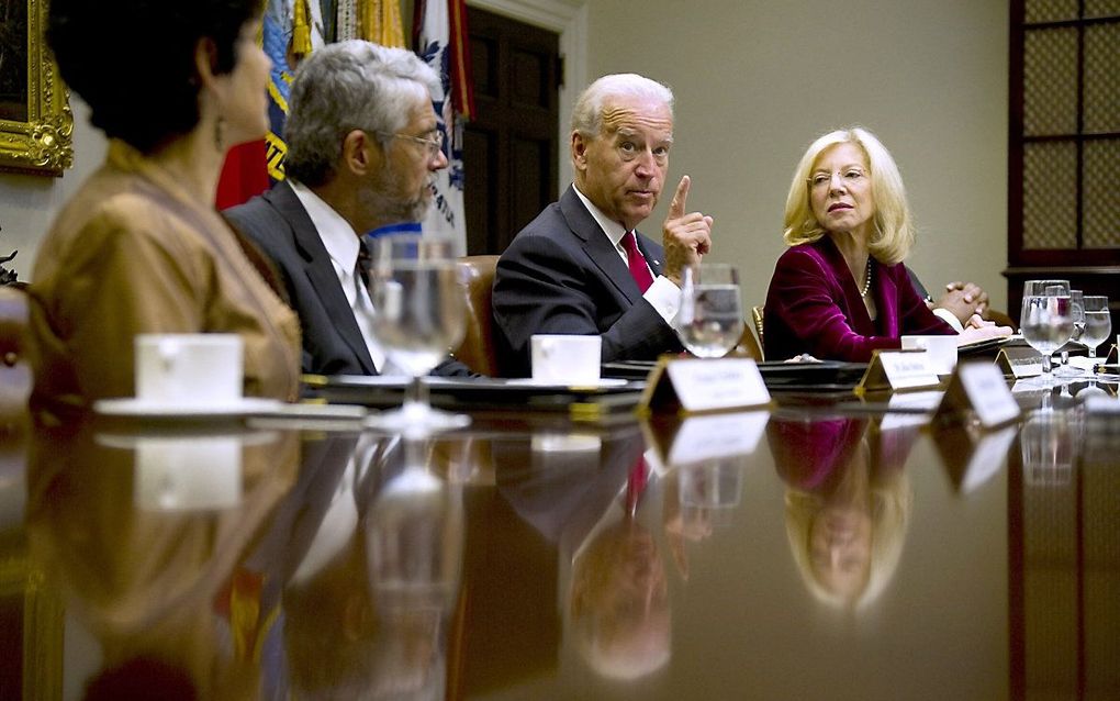 Joe Biden en Amy Gutmann (R) in 2010 in het Witte Huis. beeld AFP, Jim Watson