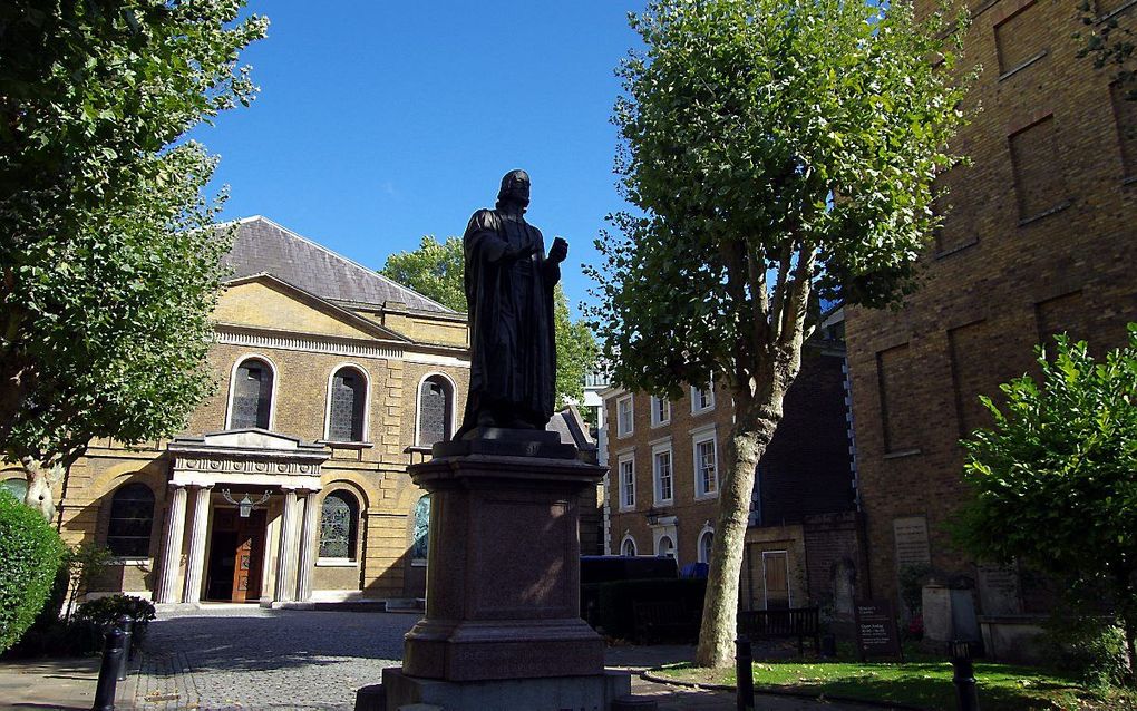 Standbeeld van de grondlegger van het methodisme, John Wesley, voor de John Wesley's Chapel in Londen. beeld Wikimedia CC BY 2.0