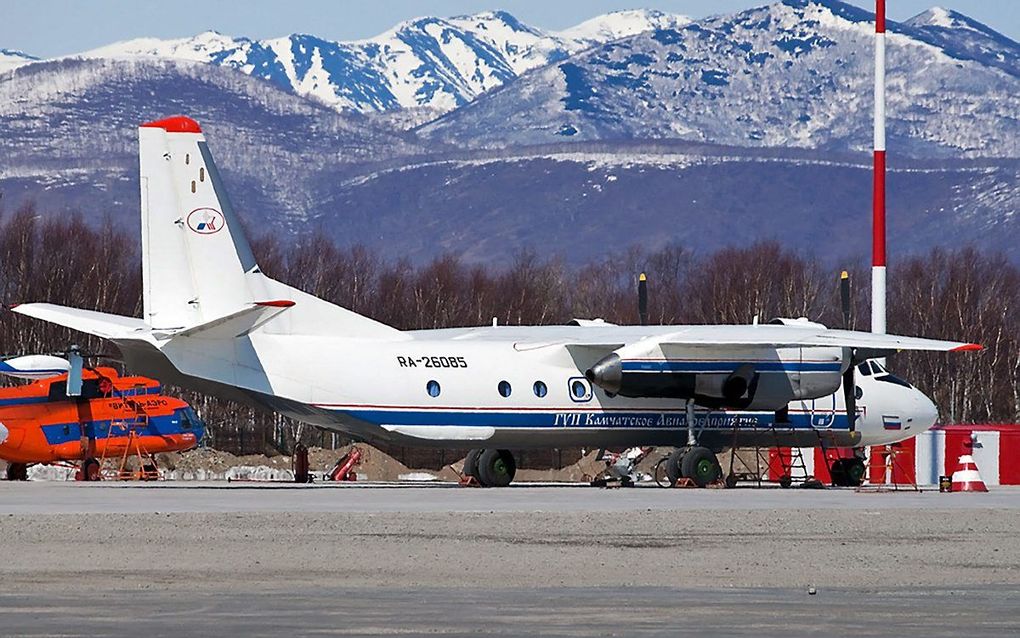 Een An-26 op het vliegveld van Petropavlovsk-Kamtsjatski. beeld AFP