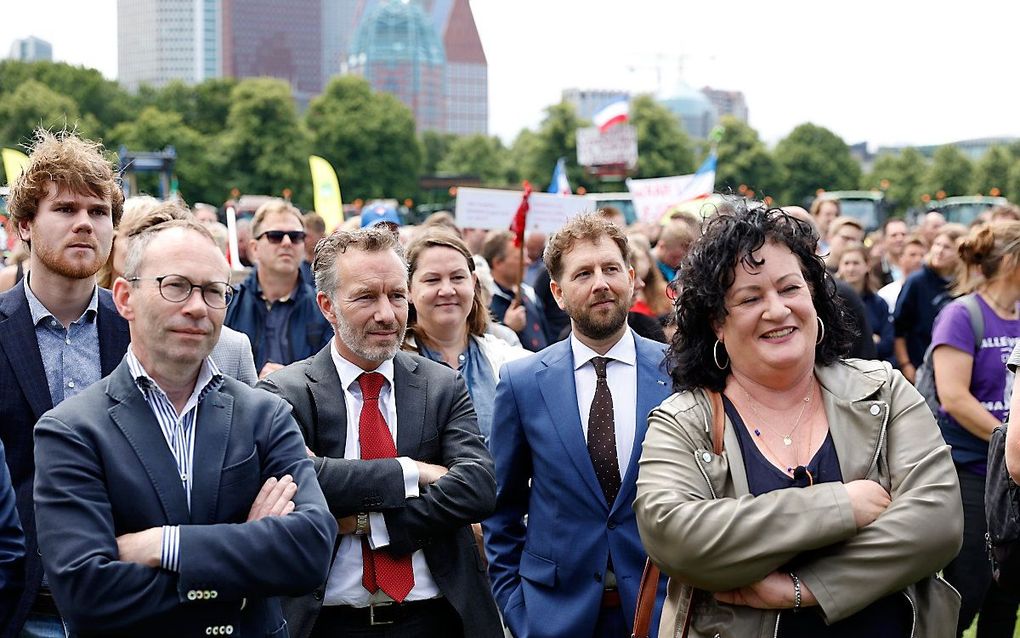 Wybren van Haga van (groep Van Haga) en Caroline van der Plas van BoerBurgerBeweging tijdens de Boeren demonstratie op het Malieveld. beeld ANP