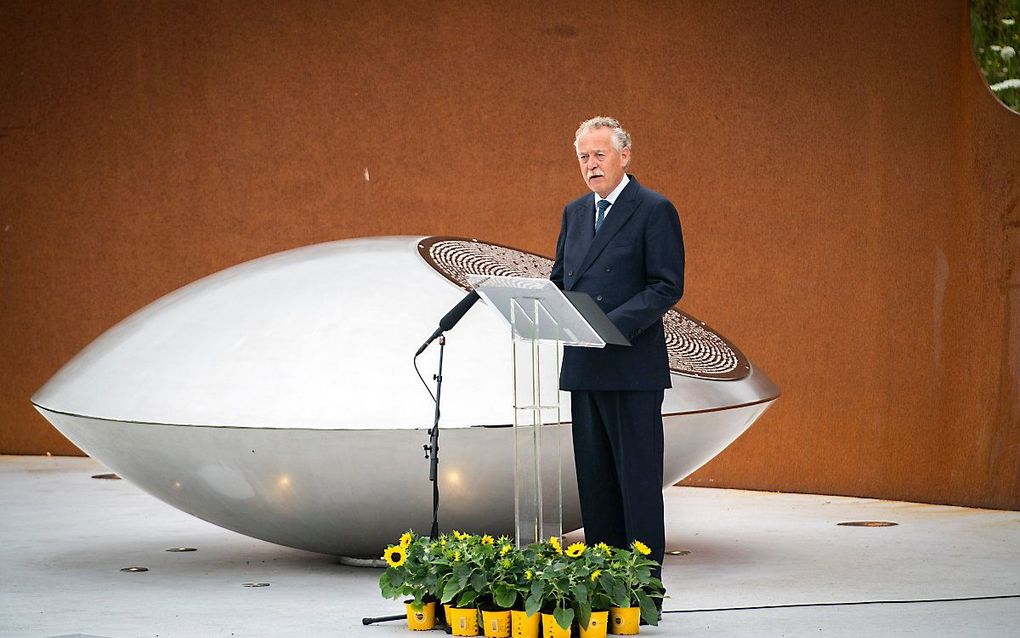 Piet Ploeg van de stichting nabestaanden herdacht vorig jaar bij het monument in Park Vijfhuizen de ramp met de MH17. beeld ANP, Jeroen Jumelet