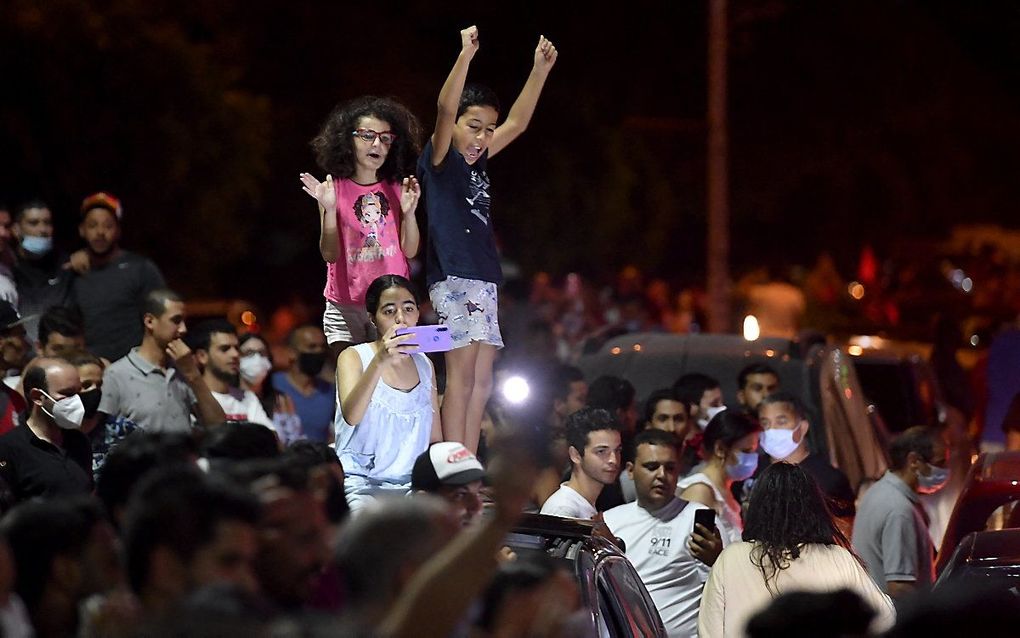 Blijdschap in Tunis na het wegsturen van het parlement. beeld AFP, FETHI BELAID