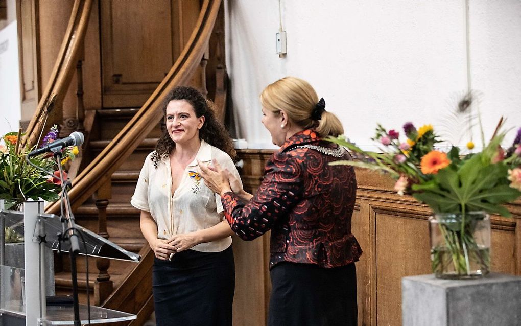 Liza Ferschtman (l.) en burgemeester Van Bijsterveldt. beeld Melle Meivogel