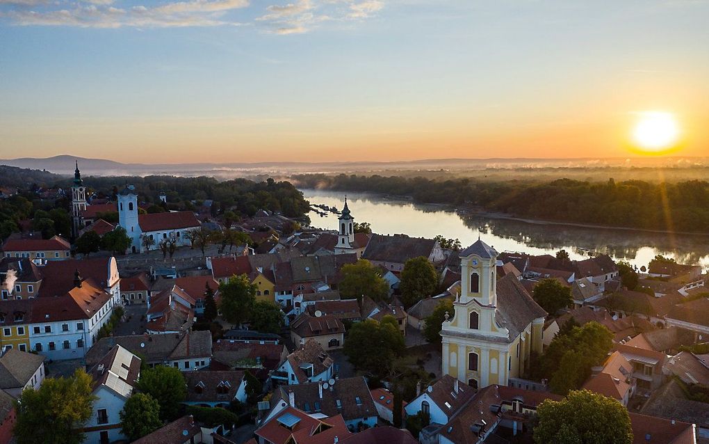 Verschillende kerken in het Hongaarse Szentendre. beeld EPA/BALAZS MOHAI