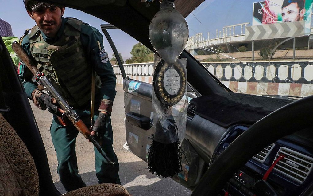 Checkpoint bij Kandahar. beeld EPA, M. SADIQ