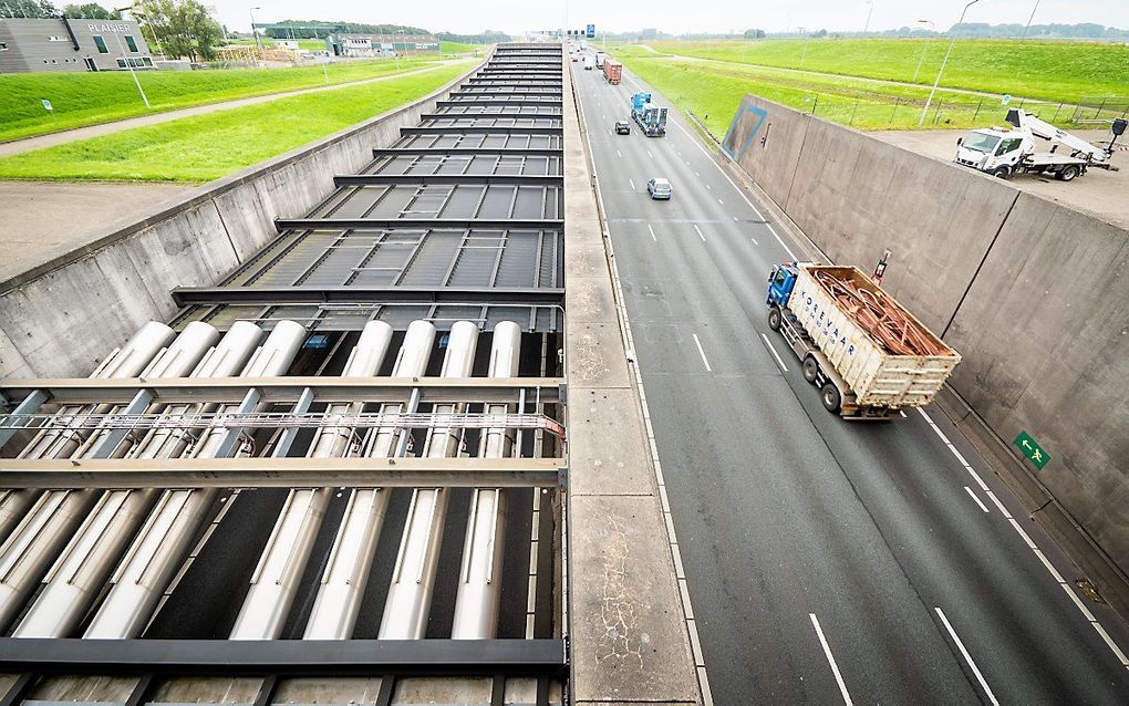 Verkeer verlaat de Noordtunnel. beeld Cees van der Wal