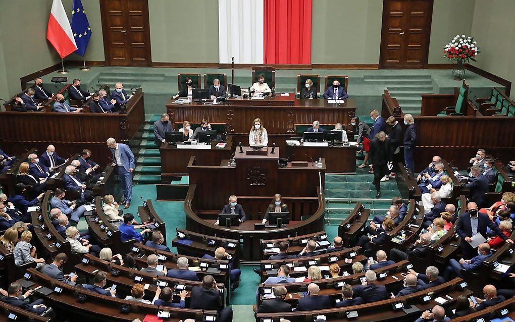 In Polen is sinds vorige week een wet van kracht die het bijna onmogelijk maakt voor Holocaustslachtoffers om bezit terug te eisen dat in de Tweede Wereldoorlog door de nazi’s werd geroofd. Hier een zitting van het Poolse parlement. beeld EPA, Wojciech Olkusnik