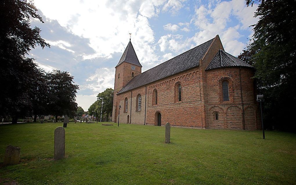 Gemeenten in de Protestantse Kerk hebben 2150 kerkgebouwen in eigendom. Daaronder zijn 1225 monumenten, waarvan een deel eeuwenoud is. Foto: de hervormde kerk van het Groningse Siddeburen dateert uit de 13e en 14e eeuw. beeld RD, Sjaak Verboom