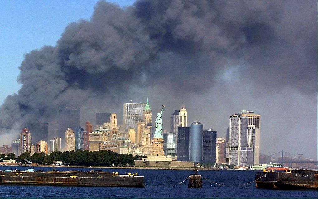 Zicht op Manhattan tijdens de aanslagen van 11 september 2001. beeld EPA, Hubert Michael Boesl