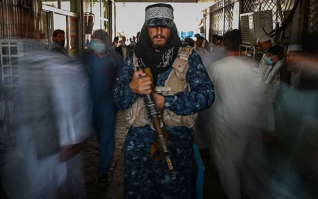 Talibanstrijder in Kabul. beeld AFP, Aamir QURESHI