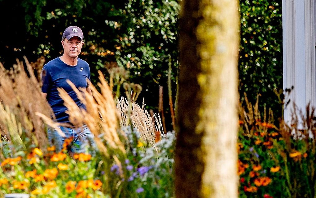 Premier Mark Rutte komt aan voor het Catshuisberaad over de coronamaatregelen in aanloop naar de persconferentie. beeld ANP, ROBIN UTRECHT