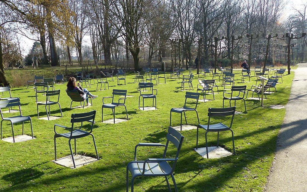 Het Rozenoord-monument in het Amstelpark in Amsterdam, met de jonge vrouw die in het artikel wordt genoemd. beeld Ruurd Kok