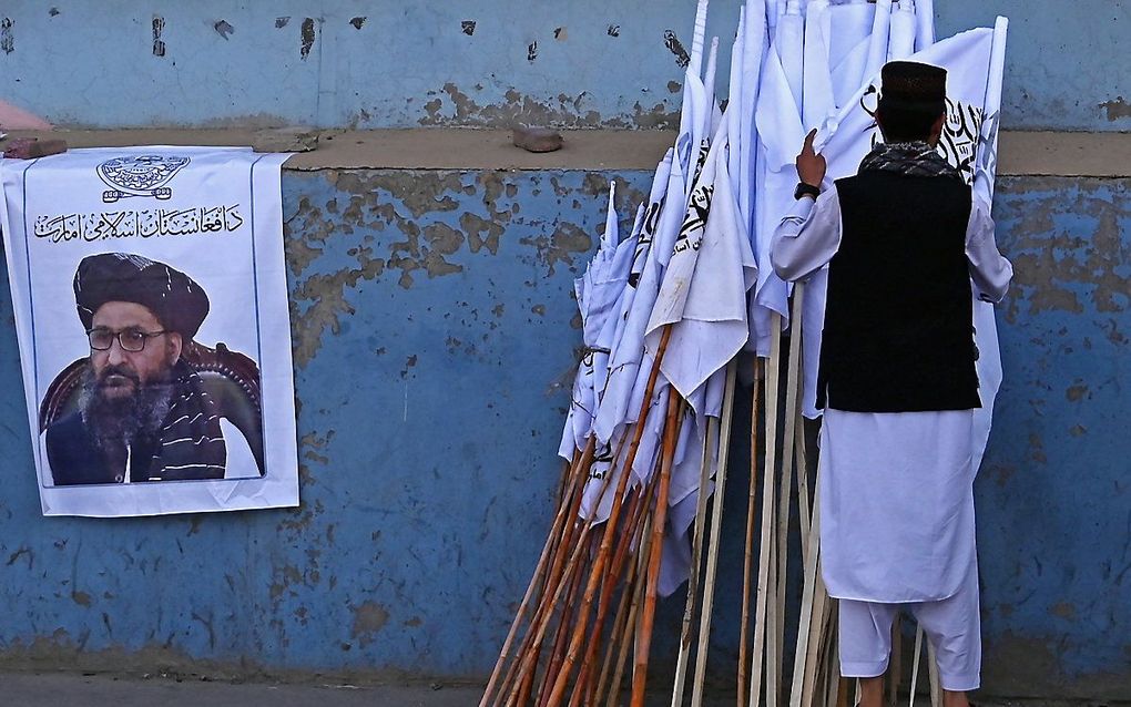 Abdul Ghani Baradar op een poster in Kabul. beeld AFP, Aamir Qureshi