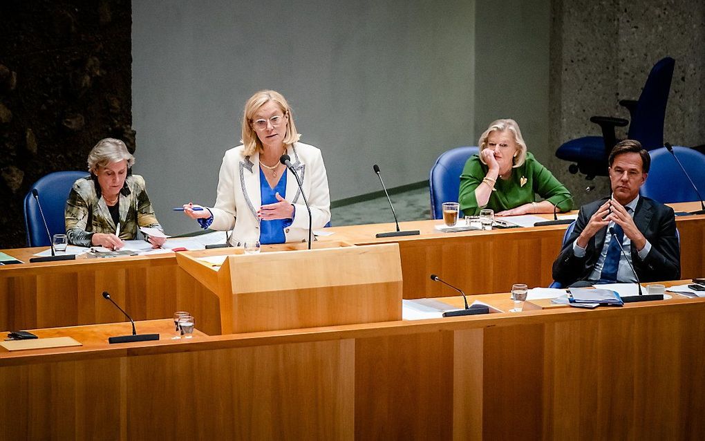 Demissionair Minister Sigrid Kaag van Buitenlandse Zaken (D66), demissionair Minister Ank Bijleveld van Defensie (CDA), demissionair premier Mark Rutte en demissionair staatssecretaris Ankie Broekers van Justitie en Veiligheid tijdens het debat in de Tweede Kamer over de situatie in Afghanistan. beeld ANP, BART MAAT