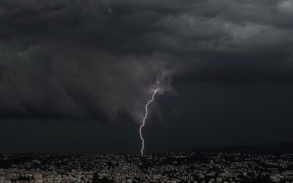 Onweer boven het Franse Nice. beeld AFP, Valery Hache