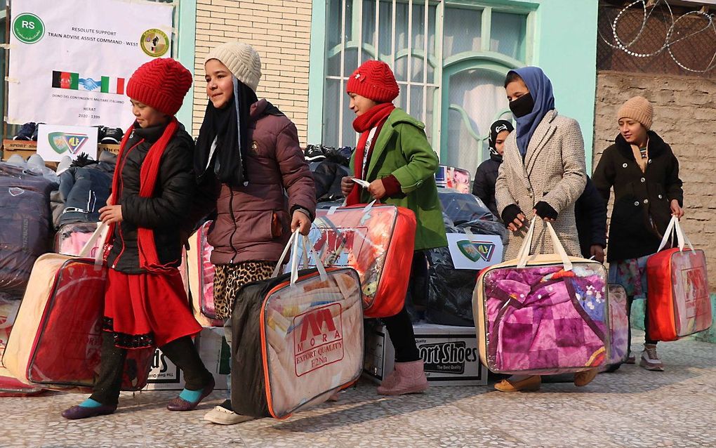 Weeskinderen in de Afghaanse stad Herat. beeld EPA, Jalil Rezayee