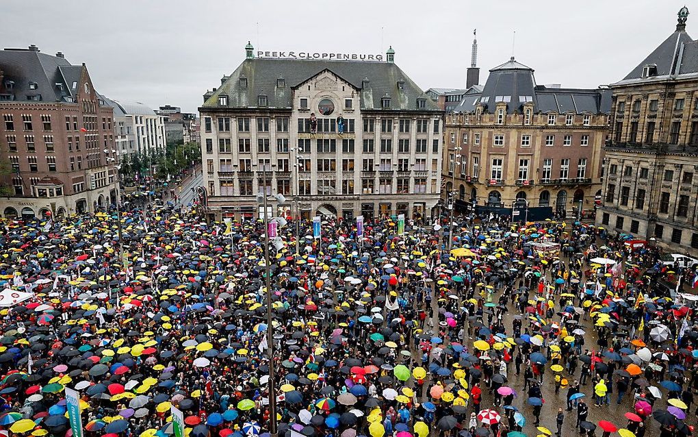 Demonstranten zondag op de Dam. beeld ANP, Sem van der Wal