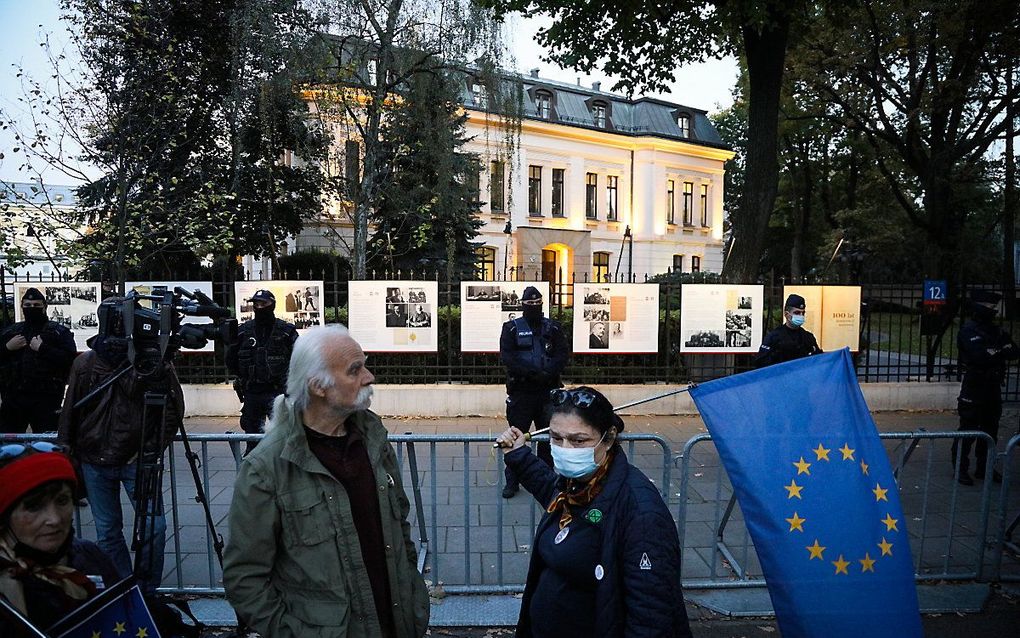 Demonstranten voor het Constitutioneel Hof in Warschau. beeld AFP, Jaap Arriens