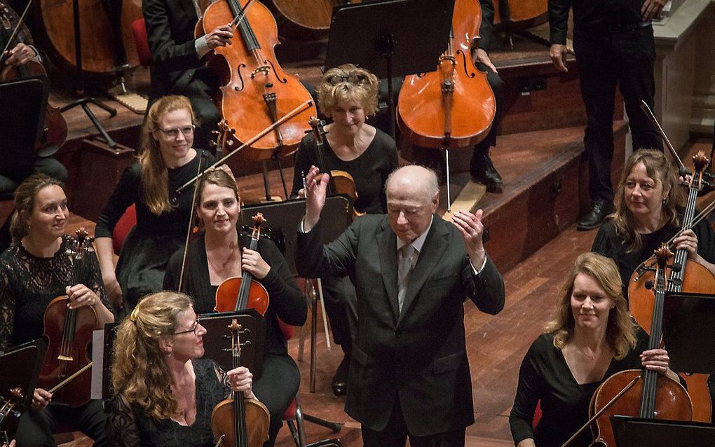 Dirigent Bernard Haitink na zijn laatste concert in Nederland in Concertgebouw Amsterdam. Hij dirigeerde Bruckners Zevende symfonie en orkestliederen van Richard Strauss. beeld ANP, DINGENA MOL